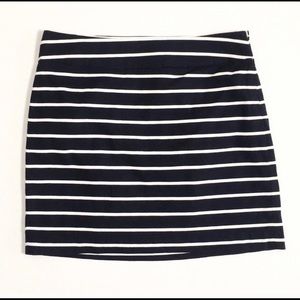 ✨HP✨ 🦋 3/$9 Banana Republic navy white striped skirt